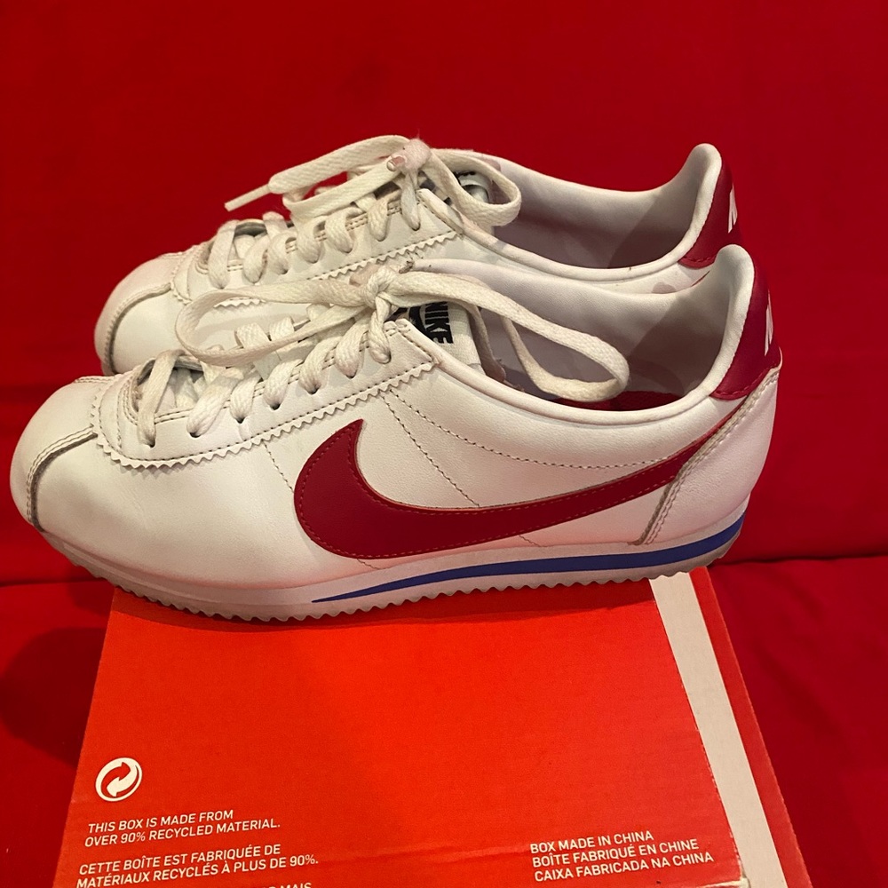 Nike Women’s Classic Cortez Leather Tennis Shoes Sz 8